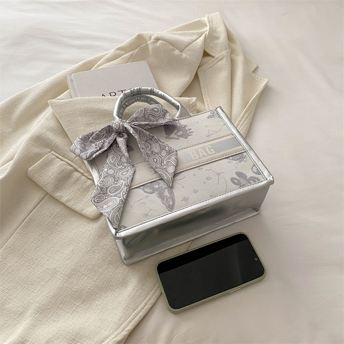 Chic Embroidered Handbag Silk  - Luxury Bags Dior recensie en prijs