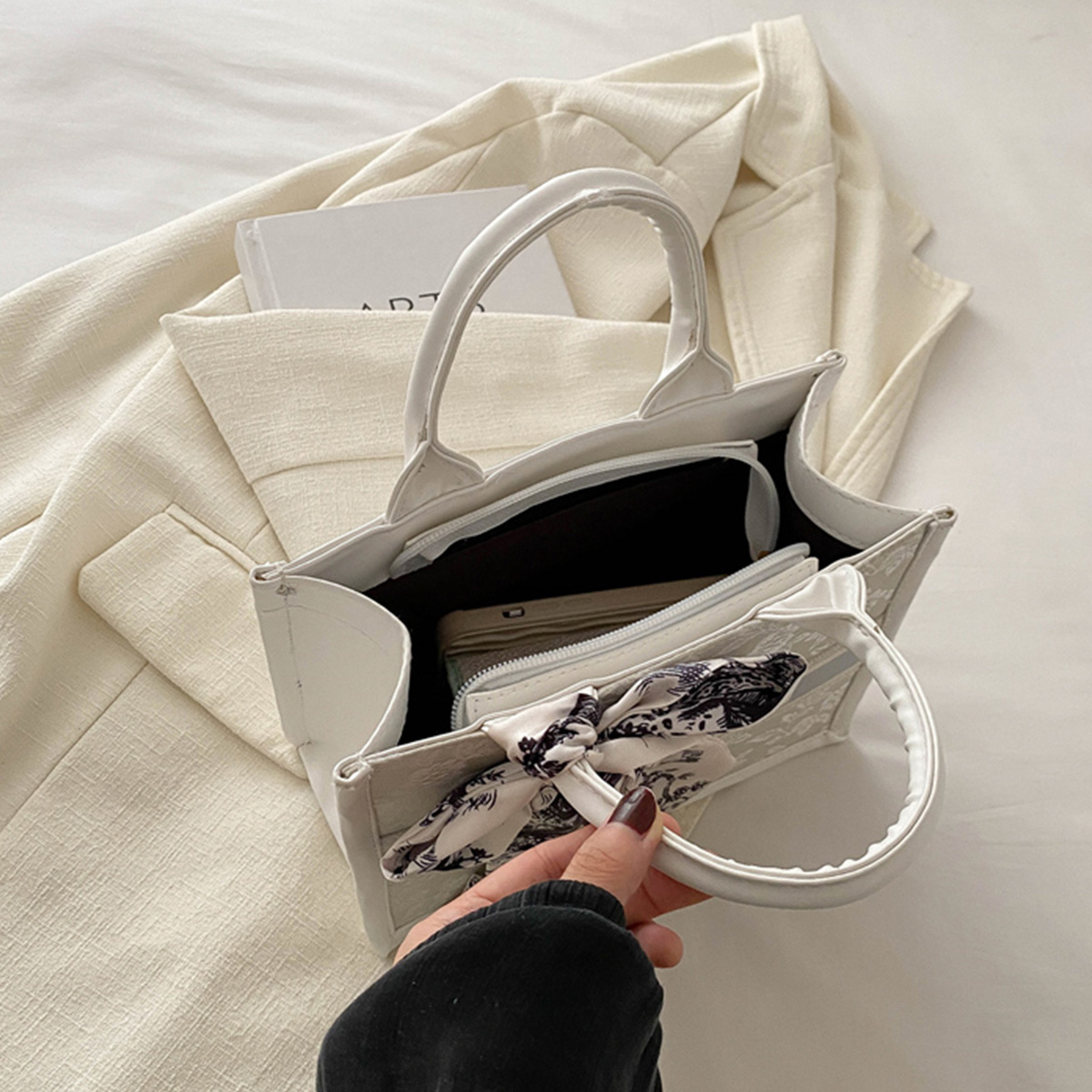 Chic Embroidered Handbag Silk  - Luxury Bags Dior recensie en prijs