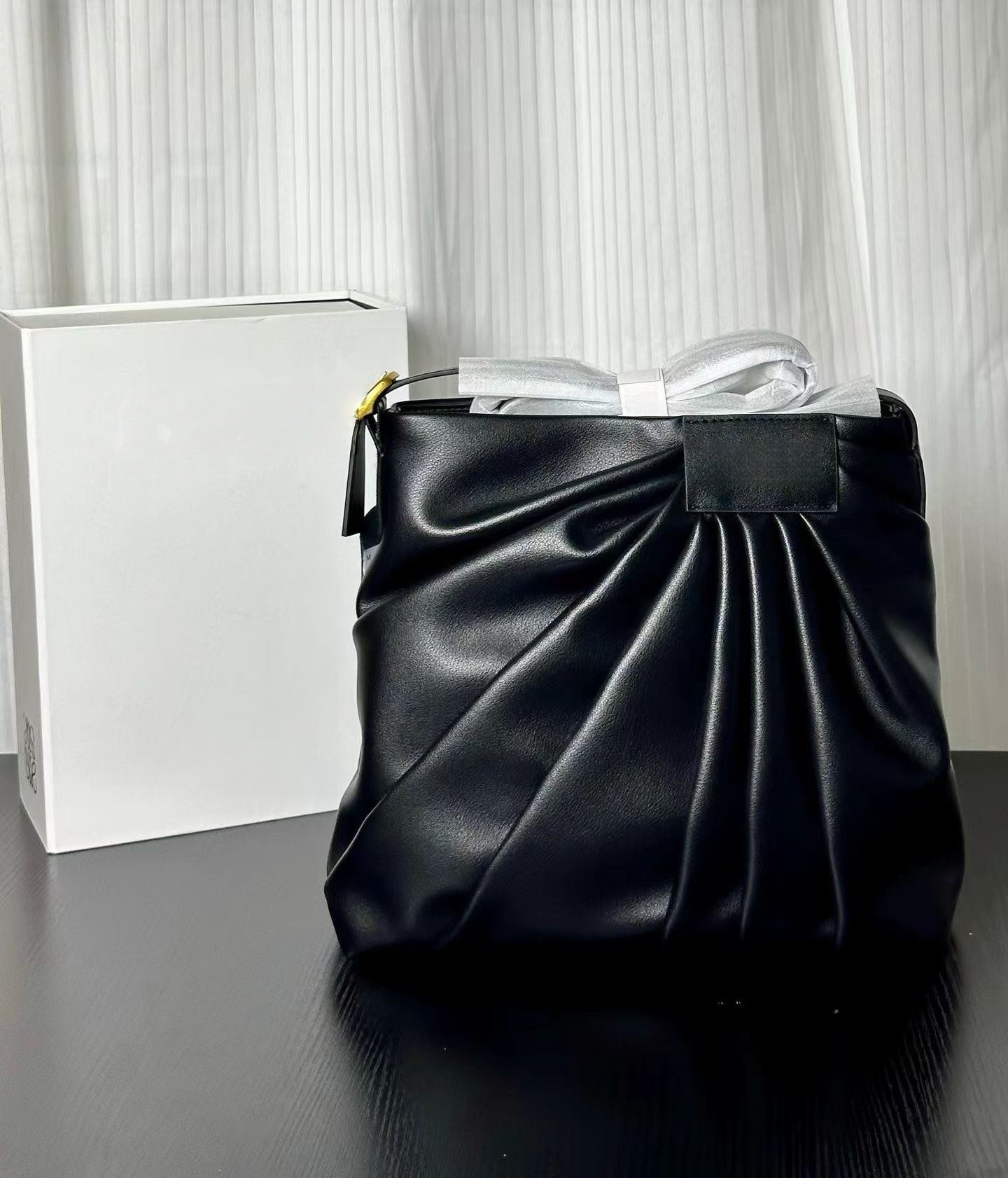 Lo Women Wrinkled Leather Hobo - Luxury Bags Coach recensie en prijs