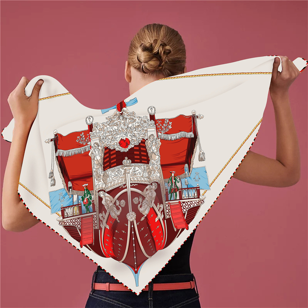 Triangle Shape Silk Twill Scar - Luxury Bags La recensie en prijs