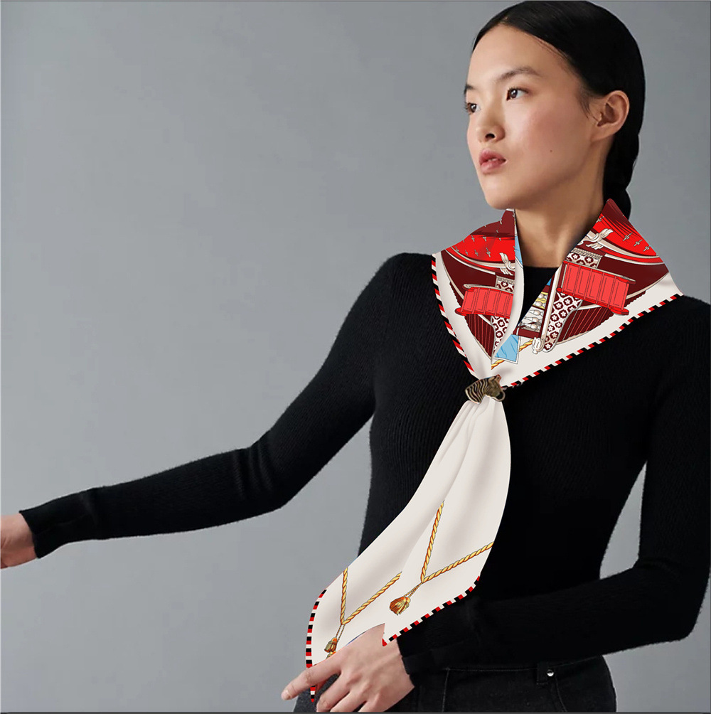 Triangle Shape Silk Twill Scar - Luxury Bags La recensie en prijs