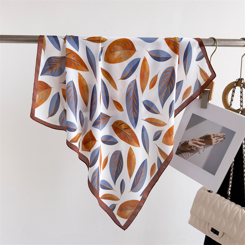 Luxury Brand Print 70cm Square - Discount Luxury Bags recensie en prijs